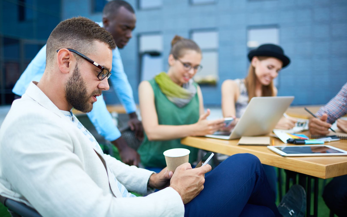 Uzależnienie od smartfona? Zobacz, jak może wpłynąć na Twoje życie!