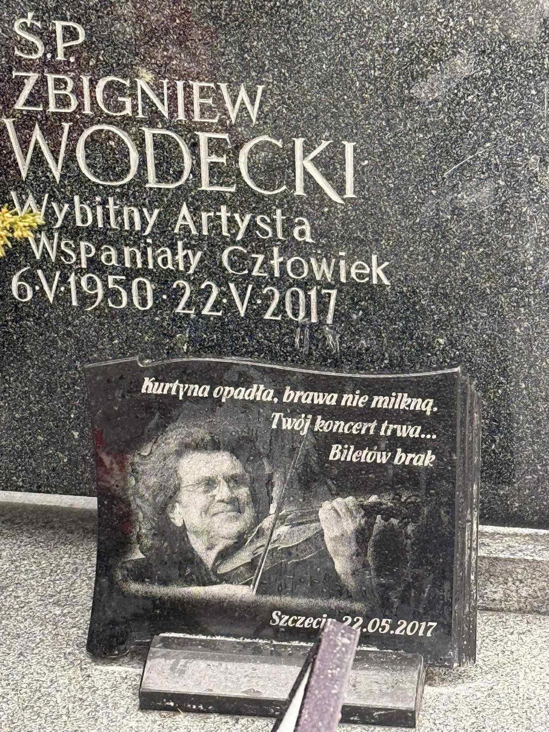 Grób Zbigniewa Wodeckiego, fot. Kozaczek Exclusive