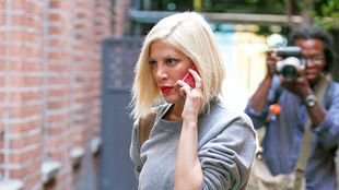 Tori Spelling musi usunąć implanty