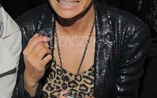 Następna wielbicielka podartych dżinsów (FOTO)