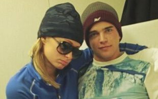 Chłopak Paris Hilton miał wypadek (FOTO)