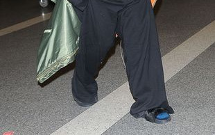 OMG! Czy to najgorsza ze stylizacji Rihanny? (FOTO)