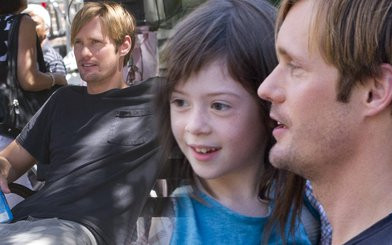 Alexander Skarsgard jako czuły ojciec (FOTO)