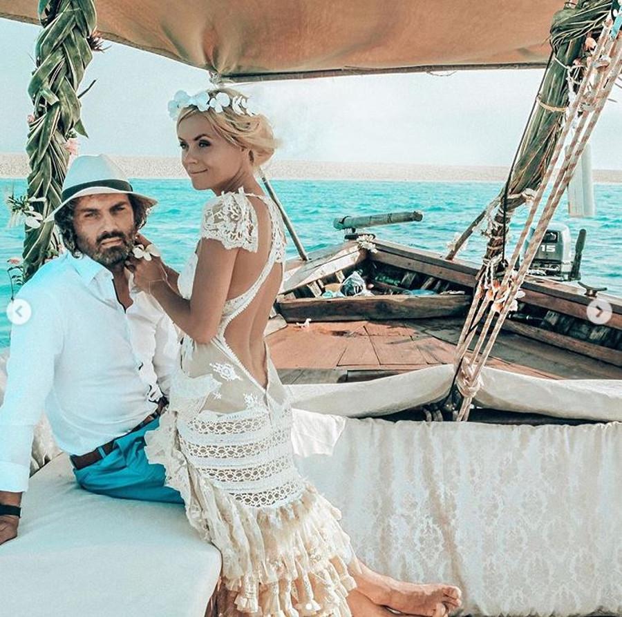 Anna Skura z mężem Markiem na ślubnym zdjęciu. 