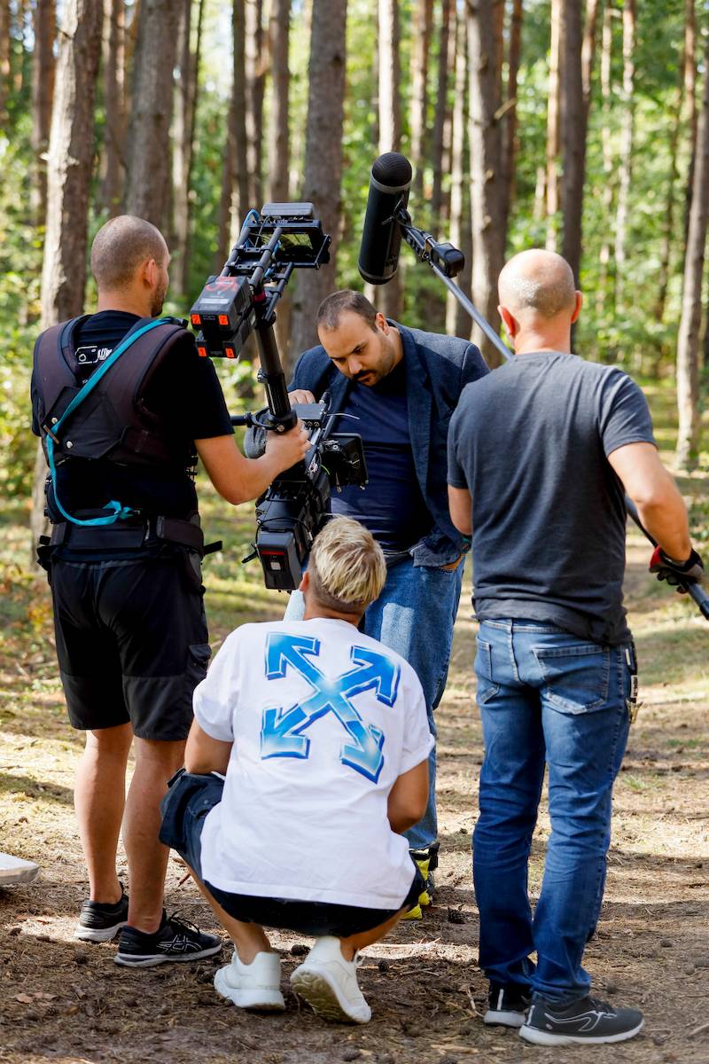 Sebastian Fabijański debiutuje w roli reżysera (ZDJĘCIA Z PLANU)