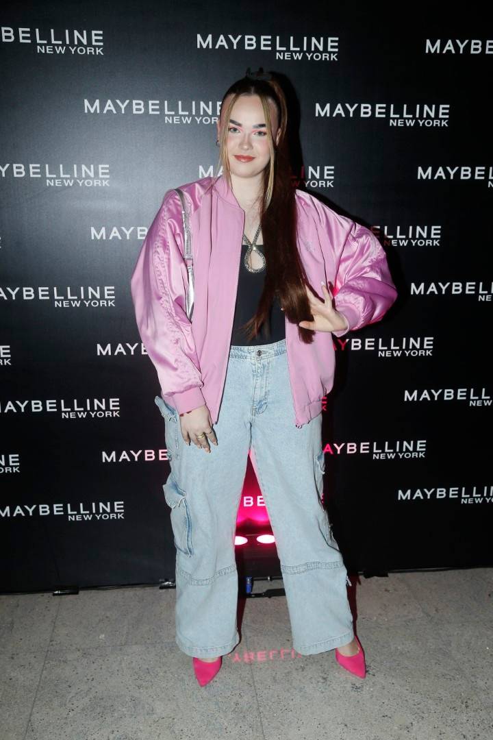 Zjazd celebrytek i tiktokerek na evencie Maybelline: opalona Klaudia Halejcio eksponuje pierścionek, Ida Nowakowska i Emilia Dankwa świecą brzuchami