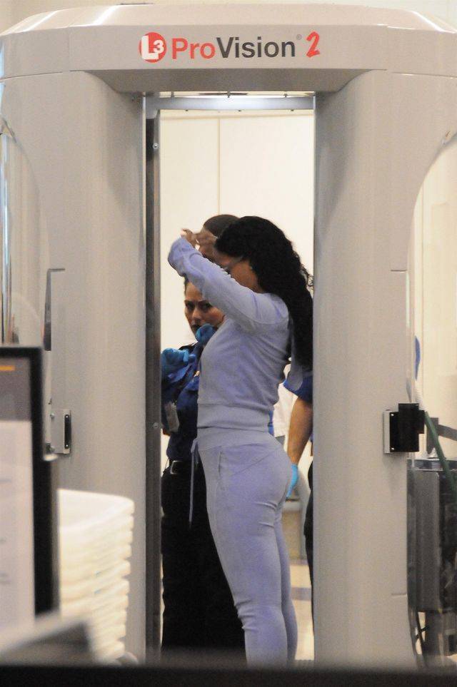 Welurowe dresy obnażyły prawdę o dodatkowych 12 kilogramach Rihanny