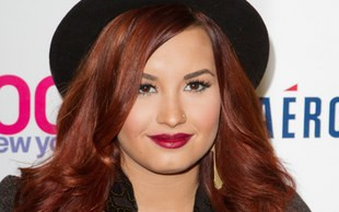 Demi Lovato z pazurem (FOTO)