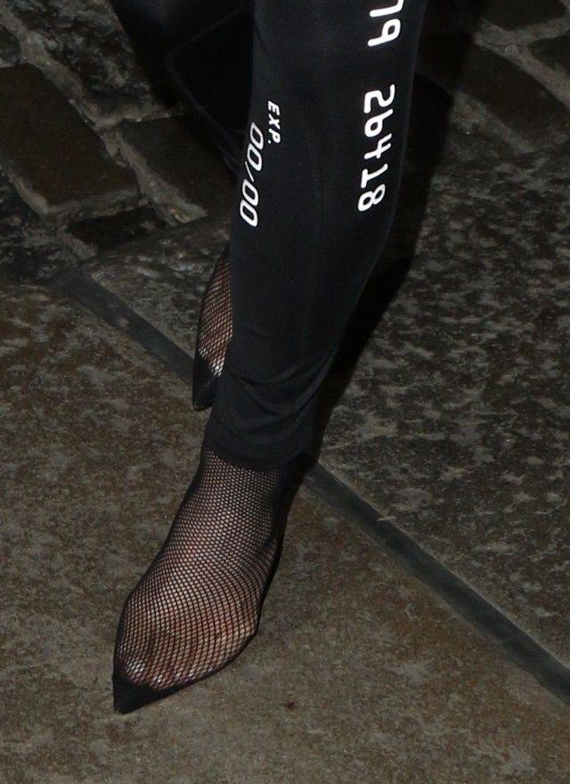 Seksowna czy TANDETNA? Kylie Jenner w OBCISŁYM stroju (ZDJĘCIA)