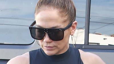 Kiedy Ty lepisz pierogi na Wigilię, Jennifer Lopez robi rzeźbę i tak wygląda jej brzuch (ZDJĘCIA)