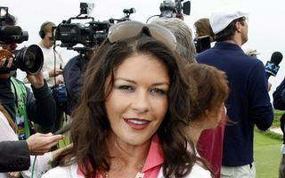 Catherine Zeta-Jones statecznie (FOTO)