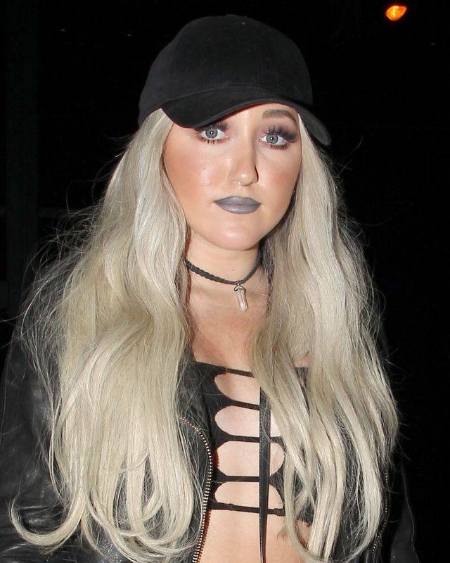 RATUNKU! Stylisty! Noah Cyrus błądzi
