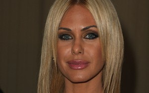 Shauna Sand  topless straszy na plaży