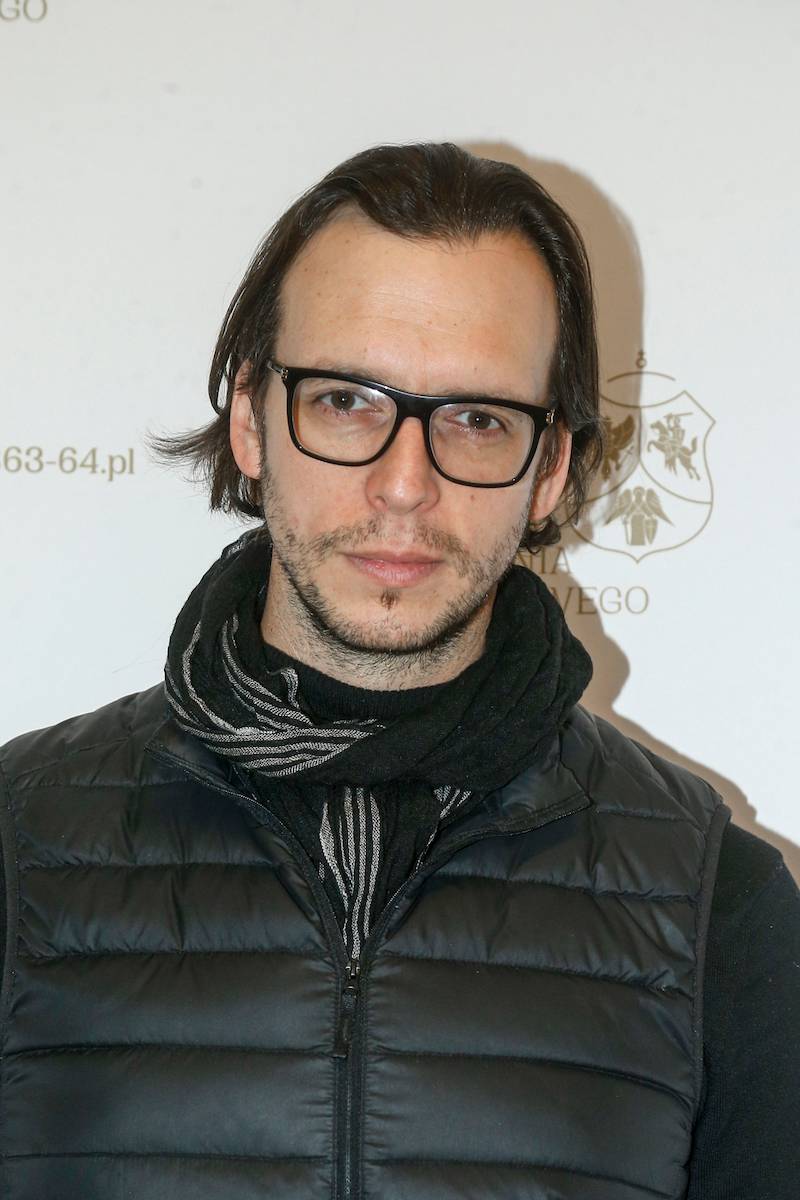 Konferencja filmu “Powstaniec 1863”. Piękna ukochana Piotra Adamczyka, coraz chudszy Fabijański, Olbrychski…