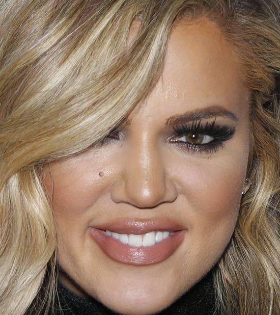 13 zdjęć, które ukazują, jak naprawdę wygląda twarz Khloe Kardashian