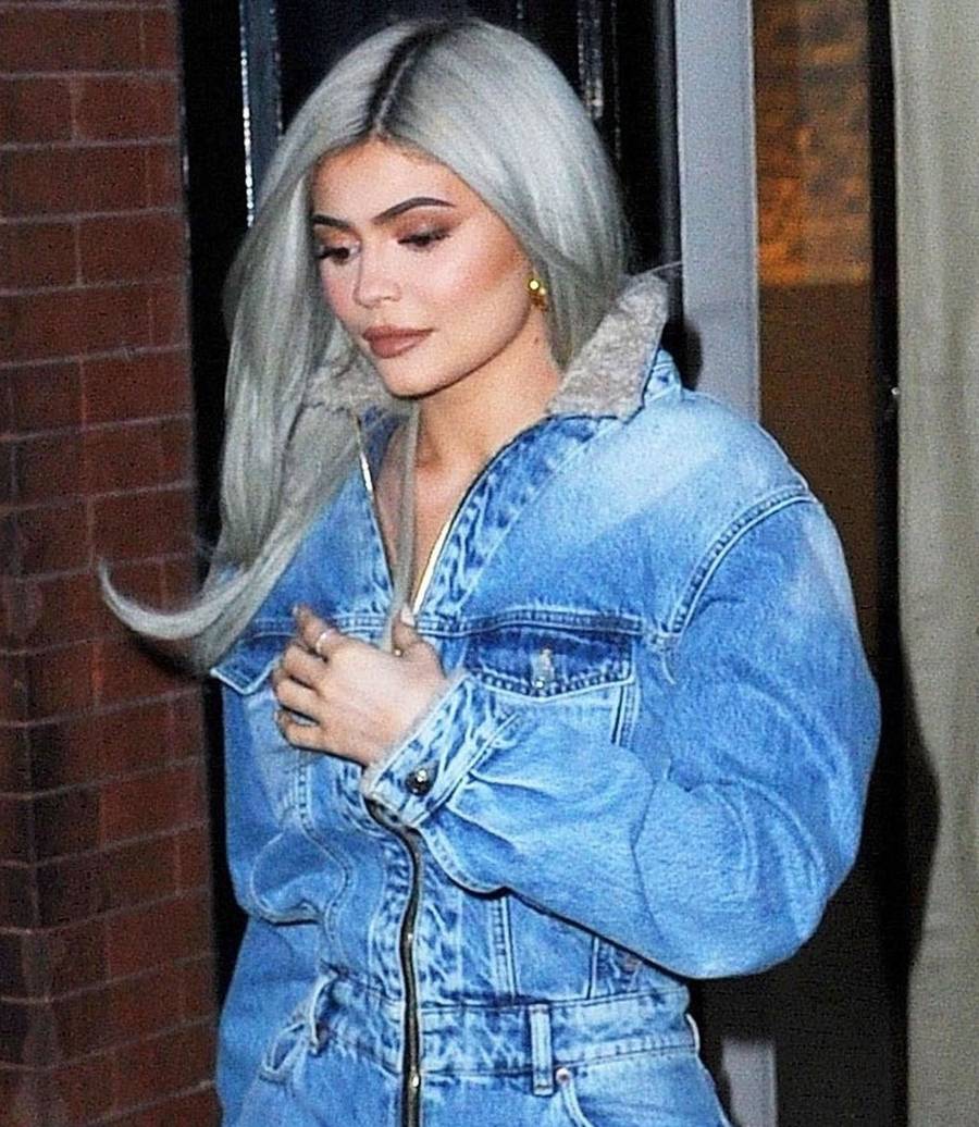 Kylie Jenner ściśnięta w talii jak OSA