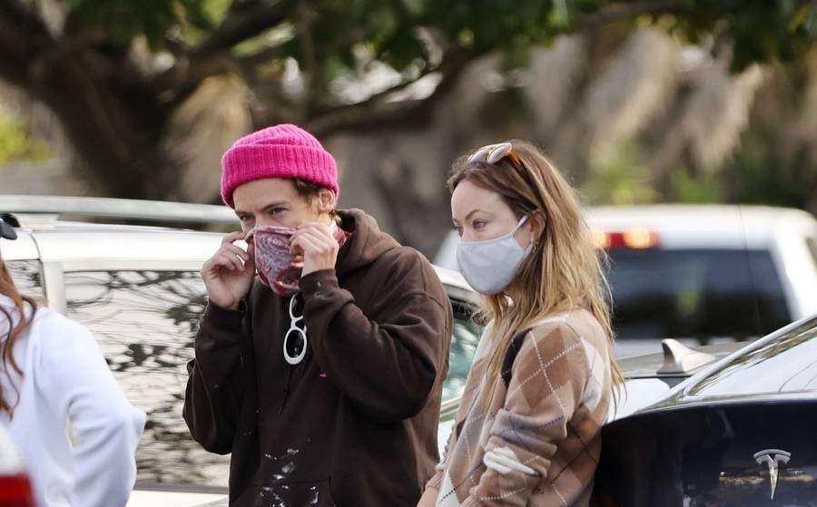 Harry Styles i Olivia Wilde w maseczkach