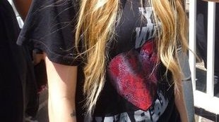 Zdjęcie pobitej Avril Lavigne (FOTO)