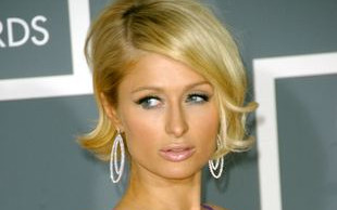 Paris Hilton jako brunetka