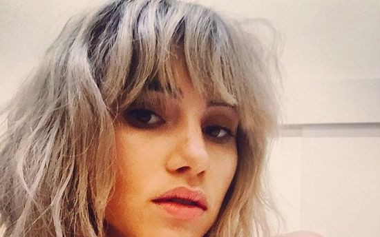Świeżo zaręczona Suki Waterhouse chwali się zaokrąglonym brzuszkiem ciążowym