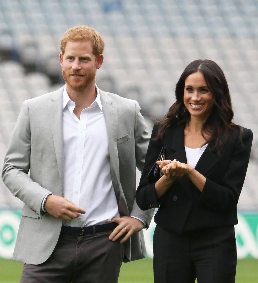 Frywolna Meghan Markle całuje się z Harrym! Zapomniała biustonosza?