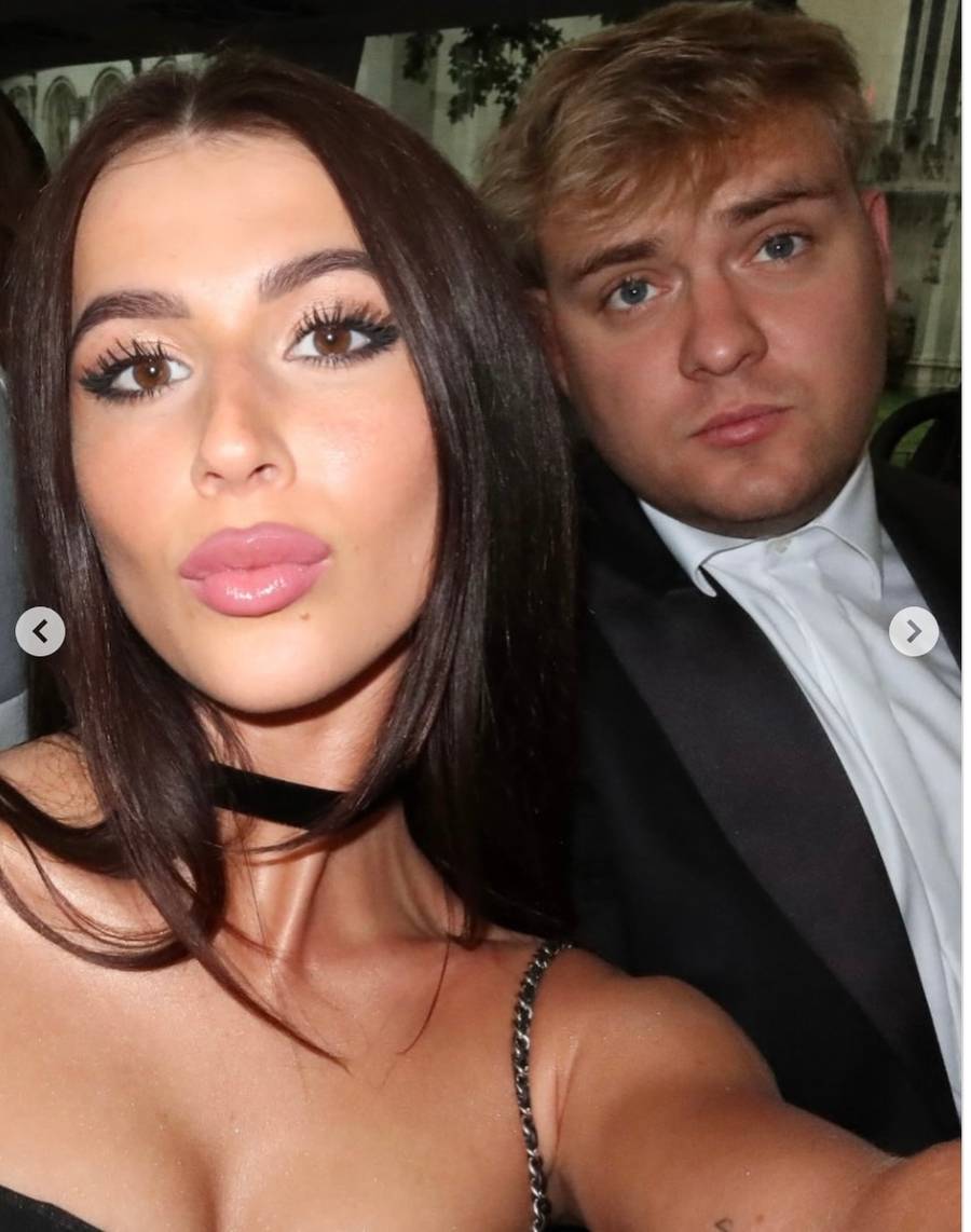 Roxi Węgiel OLŚNIŁA na światowej premierze Wednesday 2. Podkreśliła piersi w tej obcisłej sukience