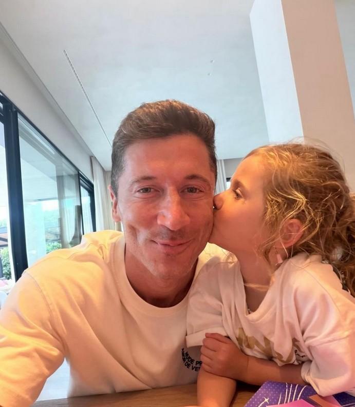 Robert Lewandowski z córką, fot. Instagram
