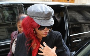 Rihanna wysyła Kutcherowi swoje fotki w bieliźnie