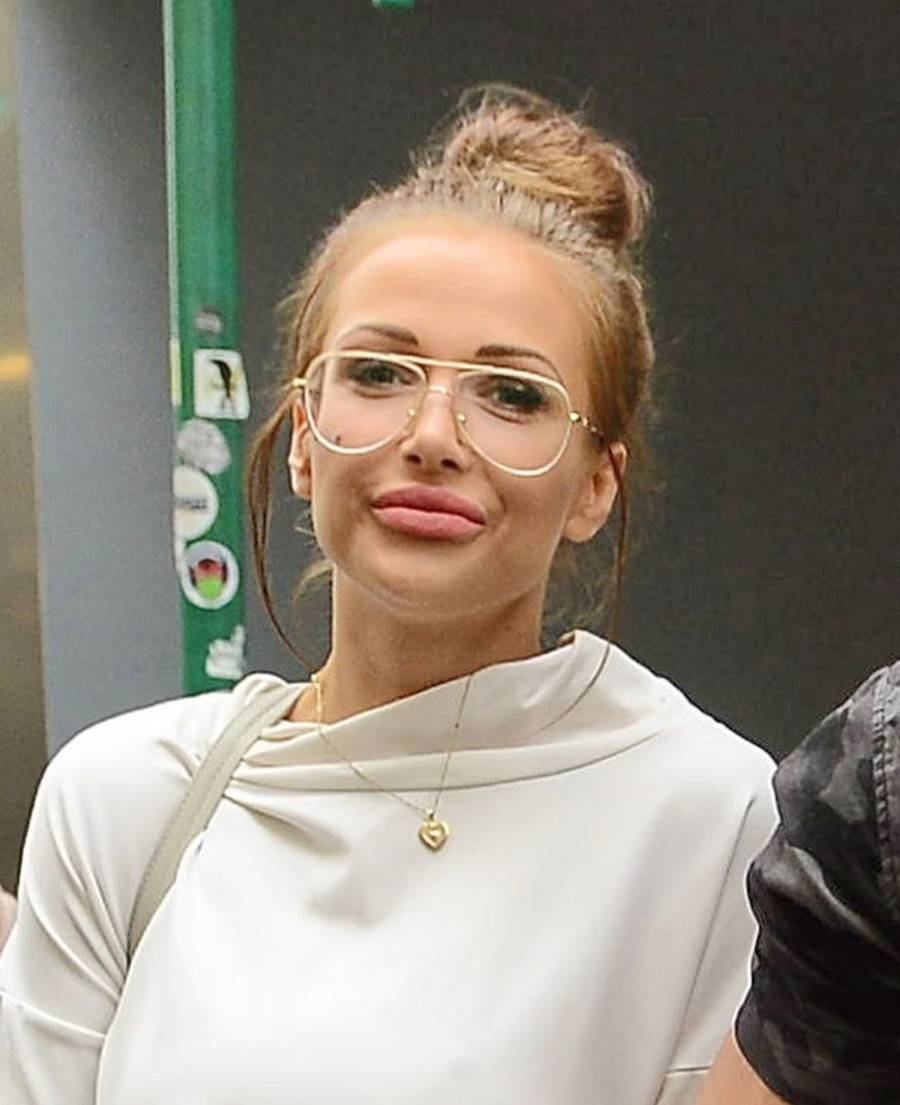 Odmieniona Eliza Trybała z Trybsonem i dziećmi na premierze (ZDJĘCIA)