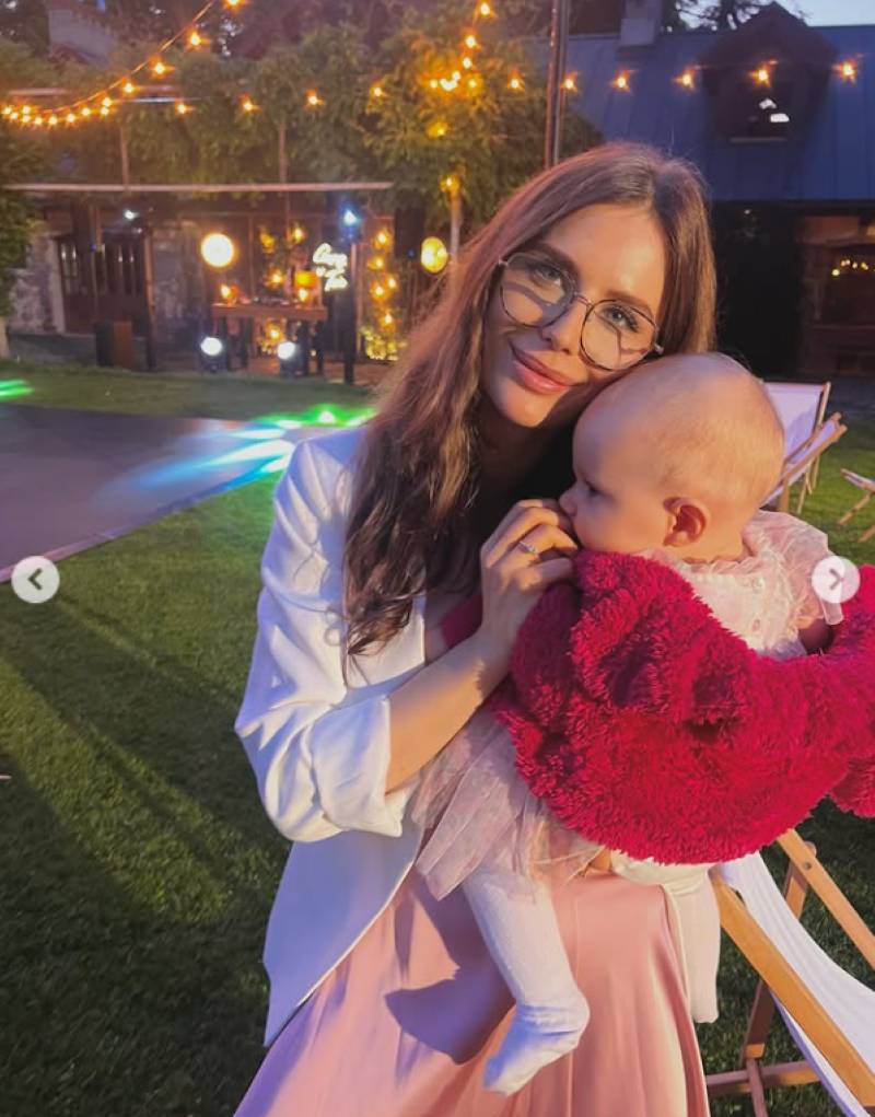 Antek Królikowski publikuje prywatne kadry z ukochaną i córeczką. Internauci: “Geny Królikowskich rządzą” (FOTO)