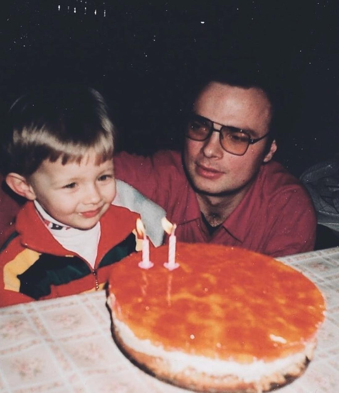 Rafał Jonkisz pokazał zdjęcie ze zmarłym tatą. Rafał Jonkisz ze zmarłym tatą.