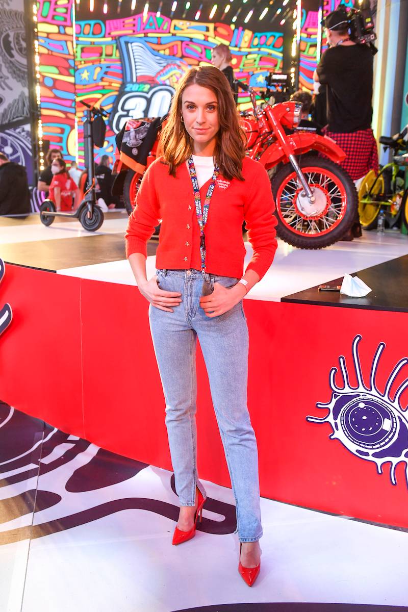 Gwiazdy osobiście wspierają WOŚP. Maria Sadowska w czułych objęciach z mężem