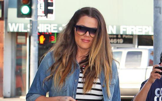 Khloe Kardashian w modnych paskach