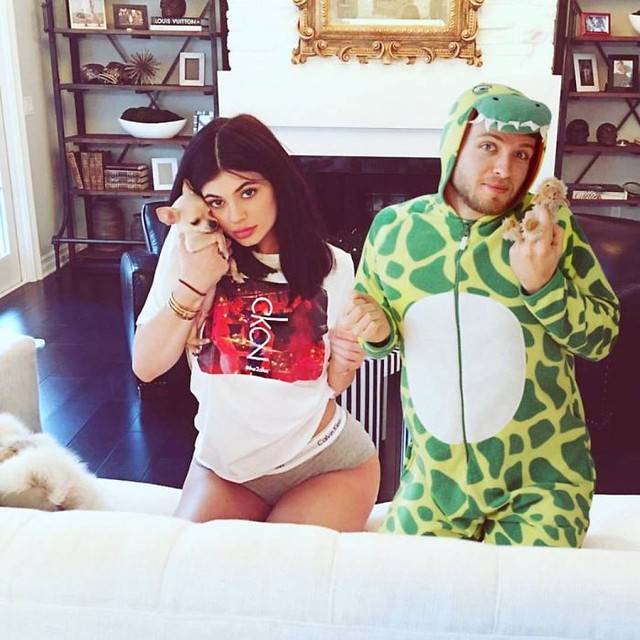 Jak zaprzyjaźnić się z gwiazdami? Wstawić siebie do ich fotek