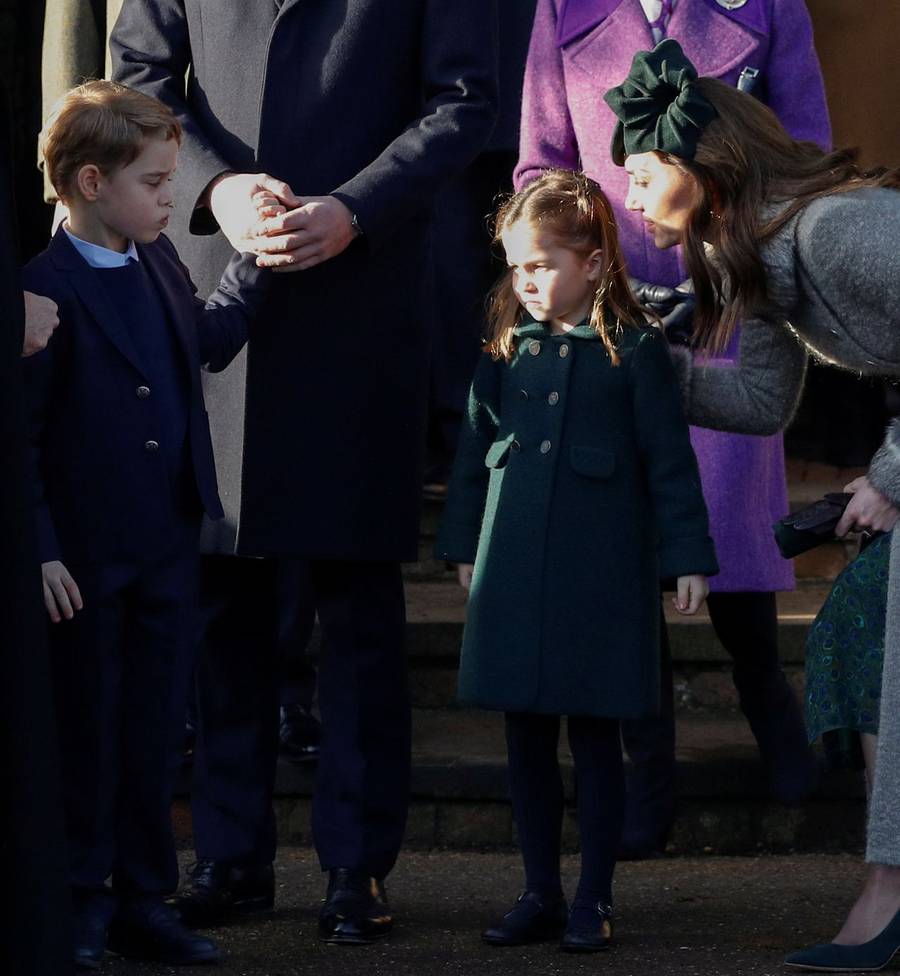 Charlotte w zielonym płaszczyku i elegancki George po raz pierwszy z rodzicami w kościele na Boże Narodzenie (ZDJĘCIA)