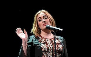 Nie uwierzysz, kto kryje się za tą maską!