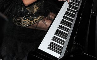 Edyta Górniak pokazuje zgrabne nogi na gali Vivy