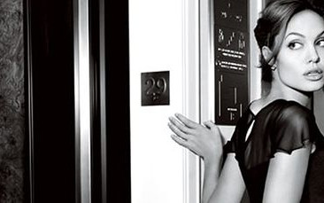 Angelina Jolie dla St. John