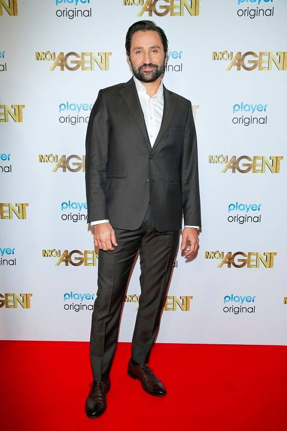 Premiera serialu “Mój agent”. Anna Cieślak zaskoczyła dekoltem, Magdalena Cielecka w HOT kozakach