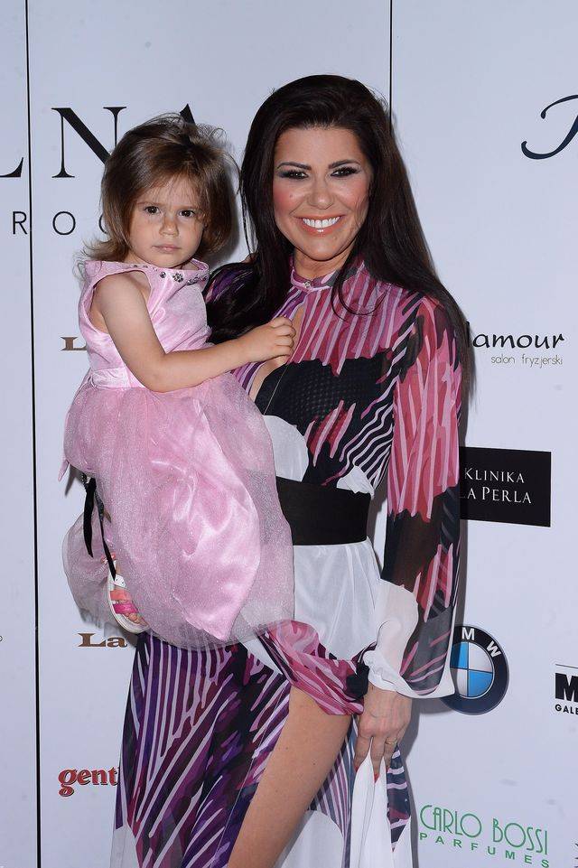 Iwona Węgrowska pozuje z córeczką Lili