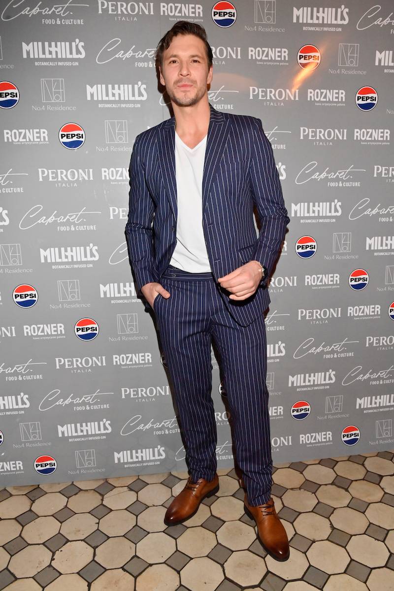 Urodziny warszawskiego klubu. Stylowi Maja Hyży i jej narzeczony, Mikołaj Roznerski w garniturze…