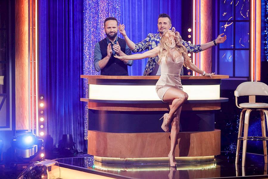 Doda pojawiła się w kabarecie. Miała na sobie OBŁĘDNĄ kreację (ZDJĘCIA)