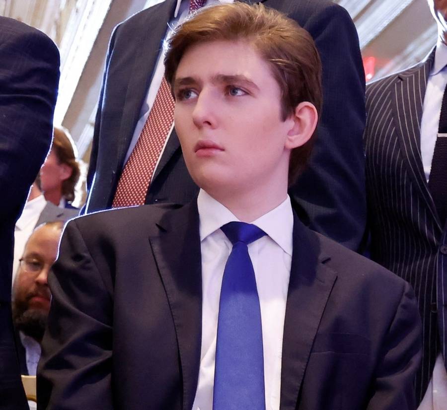 Melania Trump i Donald Trump POWRACAJĄ! Towarzyszył im 16-letni syn (ZDJĘCIA)