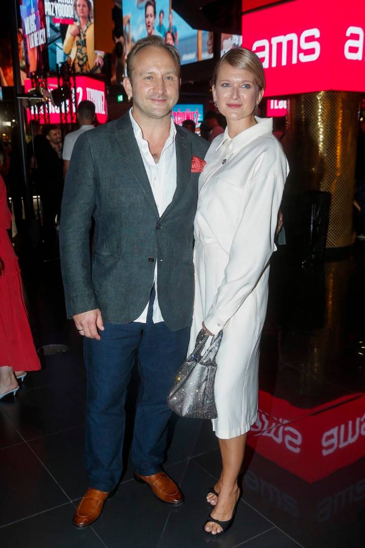 Gwiazdy na premierze filmu “Teściowie 2”: Katarzyna Warnke w nowej fryzurze, Agnieszka Woźniak-Starak, Monika Miller