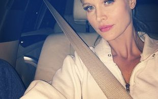 Joanna Krupa z krzyżem na czole (FOTO)