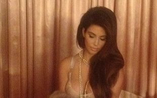 Kim Kardashian tylko w futrze i bieliźnie (FOTO)