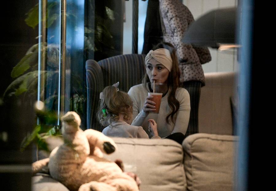 Córka Jakuba Rzeźniczaka z mamą przyłapane na mieście (ZDJĘCIA)