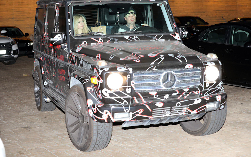 Avril Lavigne z chłopakiem na randce. Ładna z nich para?