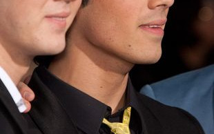 Wszyscy robią skośne oczy – Joe Jonas też