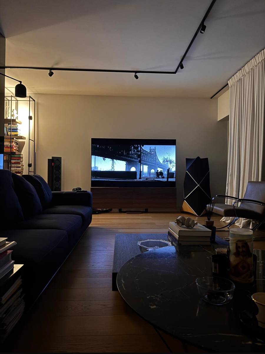 Żona Wojewódzkiego nagle wbiła tak ubrana do salonu. Pisze o prezencie dla męża (WIDEO)